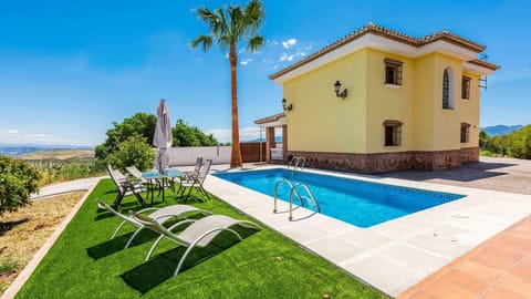 Buttercup Blue Apartment in Sierra de las Nieves