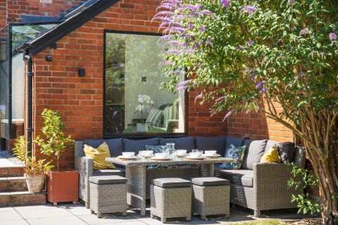 Riverside Set Apartment in Henley-on-Thames