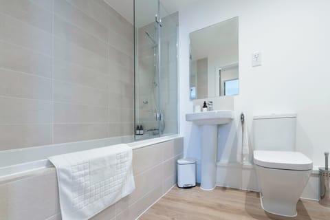 Across the Ponds Apartment in Stroud