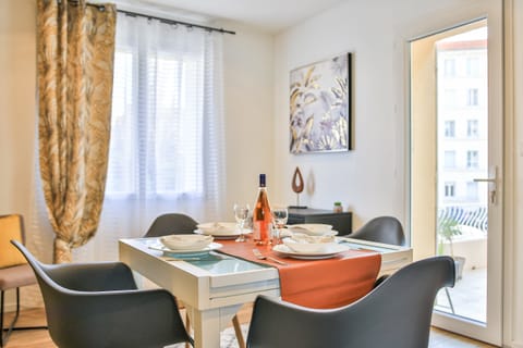 Brothers Under the Sun Apartment in Toulon