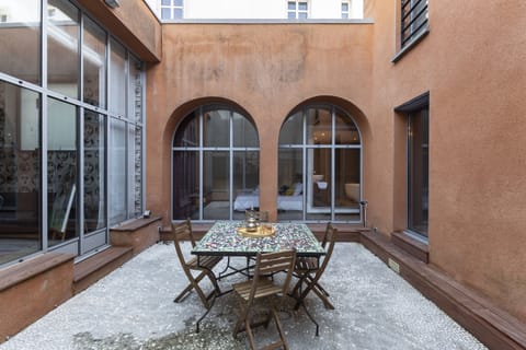 Coffee On The Patio Apartment in Nantes