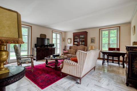 Symphony of Trees Apartment in Île-de-France