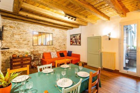 Castle & Courtyard Apartment in Nantes