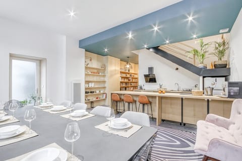 Woodside Townhouse Apartment in Auvergne-Rhône-Alpes