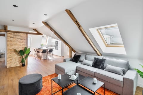 A Standing Ovation Apartment in Rennes