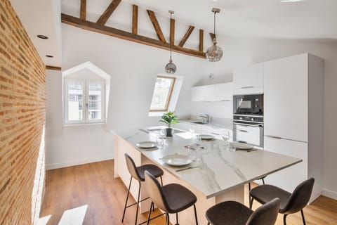 A Standing Ovation Apartment in Rennes