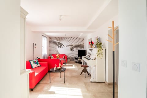 The Divine Touch Apartment in Aups