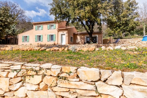 The Divine Touch Apartment in Aups