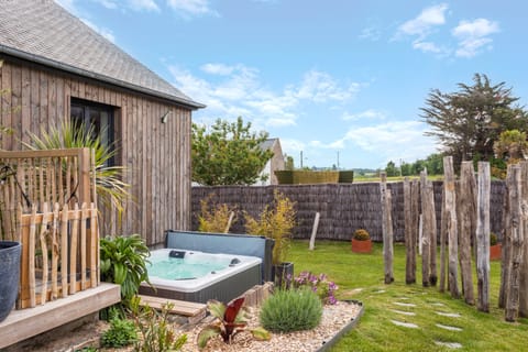 Colour at the Seaside Apartment in Cancale