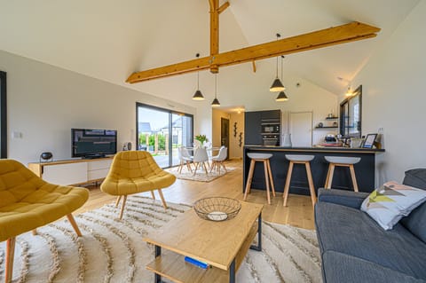 Sunkissed Sarzeau Cabin in Brittany