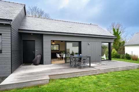 Sunkissed Sarzeau Cabin in Brittany