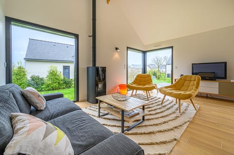 Sunkissed Sarzeau Cabin in Brittany