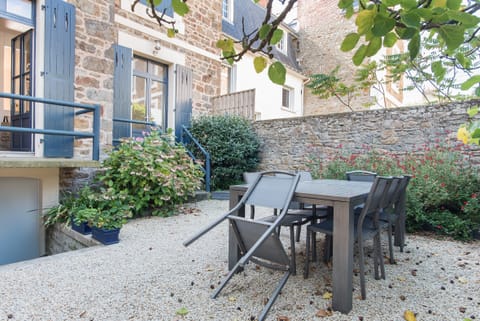 Musings in Saint-Malo Apartment in St-Malo