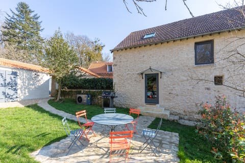 Country Postcard Apartment in Île-de-France