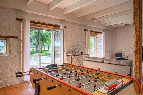 Cobblestones & Cool Waters Apartment in Séné
