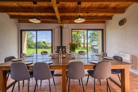 Cobblestones & Cool Waters Apartment in Séné
