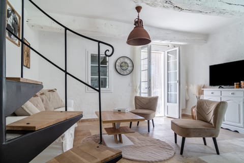 Cotton and Creme Apartment in French Riviera