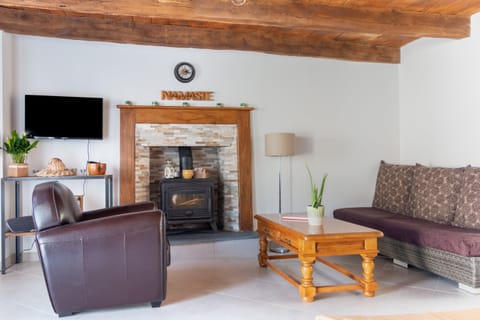 Green Postbox Apartment in Brittany