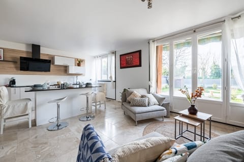 First Impression Apartment in Pontoise