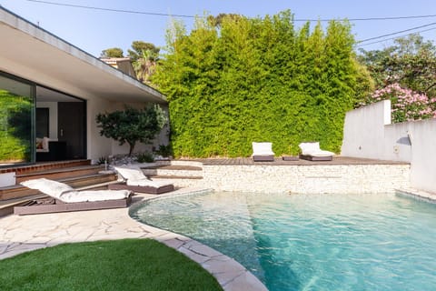 Cicada & Colour Apartment in Marseille