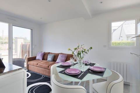 Saint-Lunaire Atelier Apartment in Brittany