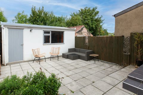 Blue Medley Apartment in Cardiff