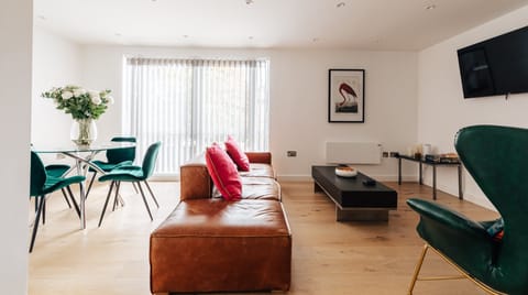 A Modern Retelling Apartment in Bath