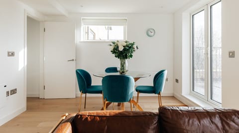 Roses in Bloom Apartment in Bath