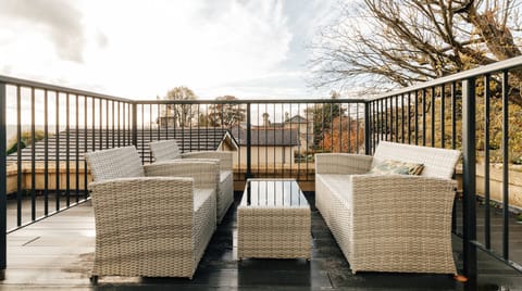 Roses in Bloom Apartment in Bath