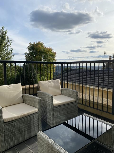 Roses in Bloom Apartment in Bath