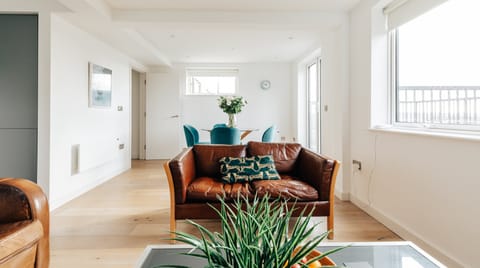 Roses in Bloom Apartment in Bath