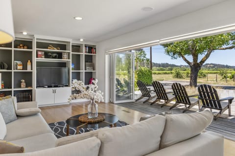 Climb the Vine Apartment in Healdsburg