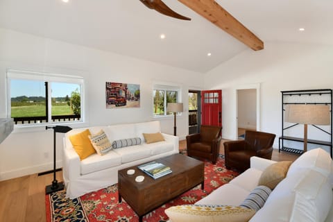 Vineyards & Verandas Apartment in Healdsburg