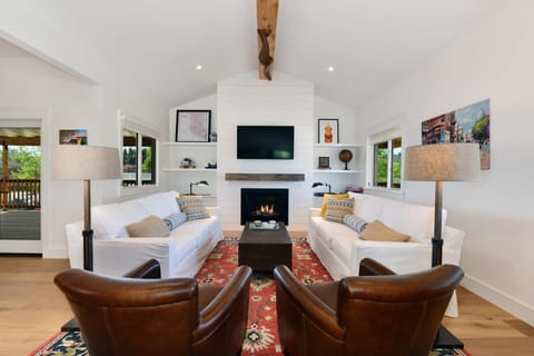 Vineyards & Verandas Apartment in Healdsburg