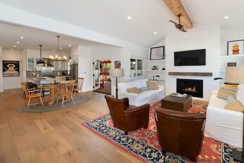 Vineyards & Verandas Apartment in Healdsburg