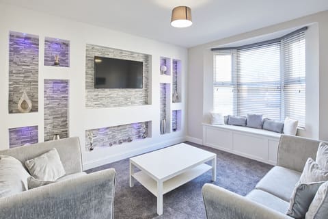 Something New, Something Blue Apartment in England