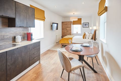 Golden Autumn Leaves Apartment in Saltburn