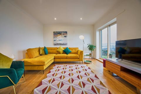 Warm of Winter Apartment in England