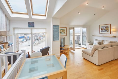 Elegant Seahorses Apartment in Seahouses