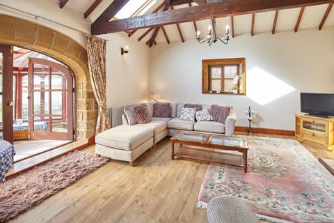 Sweet Beams Apartment in England