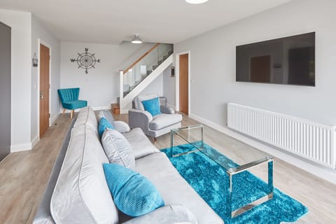 Teal Twist Apartment in England