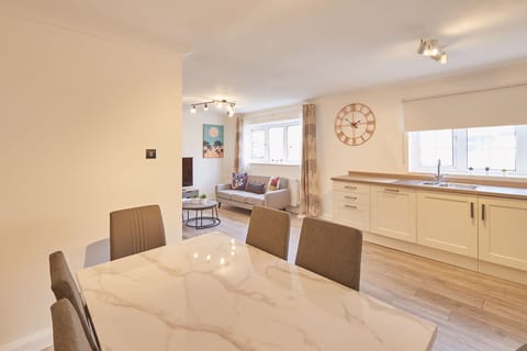 Pastel Sunrise Apartment in Darlington