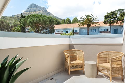Beachy Botanicals Apartment in Camps Bay