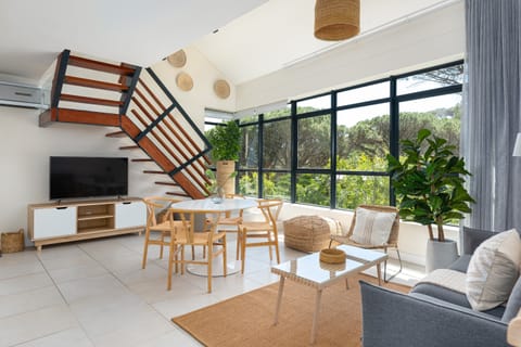 Beachy Botanicals Apartment in Camps Bay