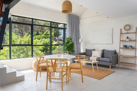 Beachy Botanicals Apartment in Camps Bay