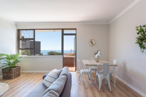 African Sunset Apartment in Camps Bay