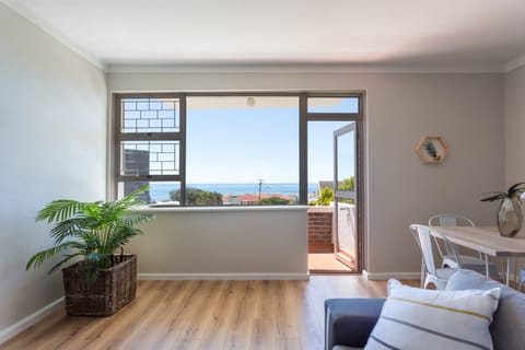 Bay Set Apartment in Camps Bay