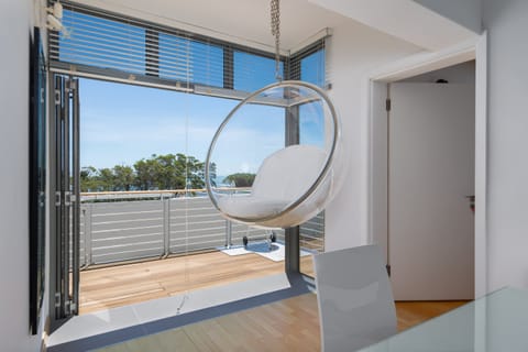 Cranes Gliding High  Apartment in Camps Bay