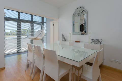 Cranes Gliding High  Apartment in Camps Bay