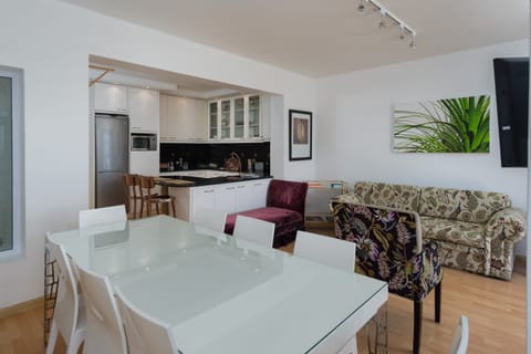 Cranes Gliding High  Apartment in Camps Bay